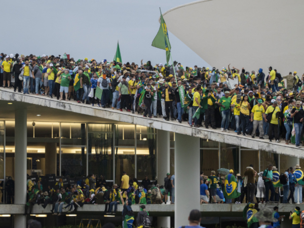 Anuencia, error de Inteligencia y redes sociales, qué facilitó el ataque bolsonarista en Brasil