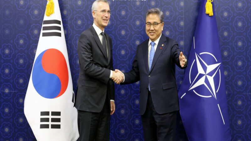 Críticas contra el Secretario General de la OTAN tras su visita a Seúl
