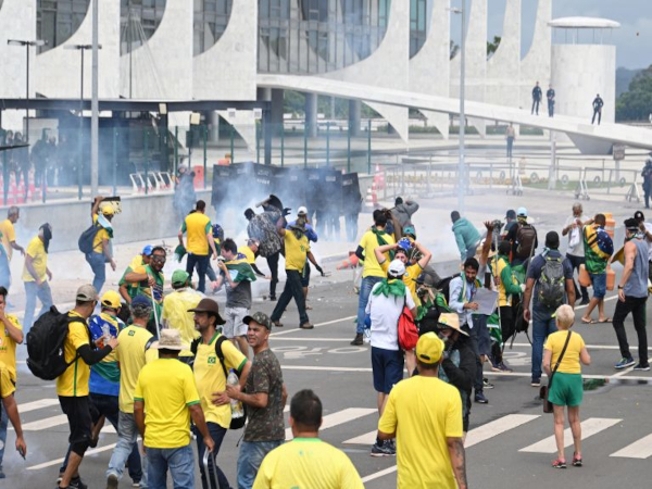 La manifestación golpista en Brasilia, frente al espejo del ataque al Capitolio