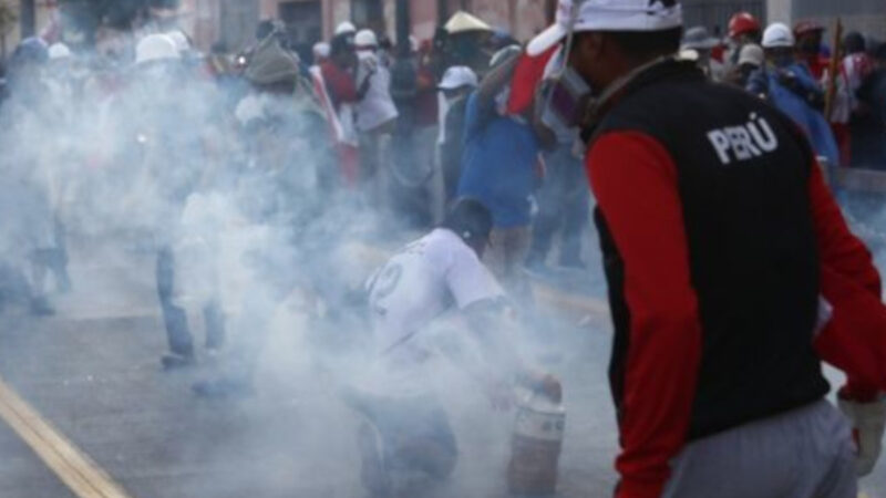 Represión policial en ciudad peruana de Ica deja varios muertos y decenas de heridos