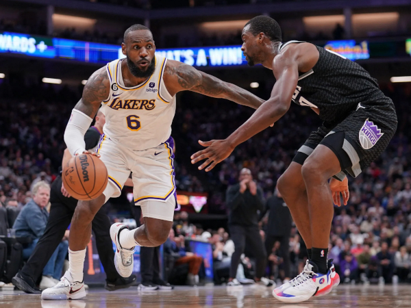 Con LeBron James como figura, Lakers suman quinto triunfo en hilera