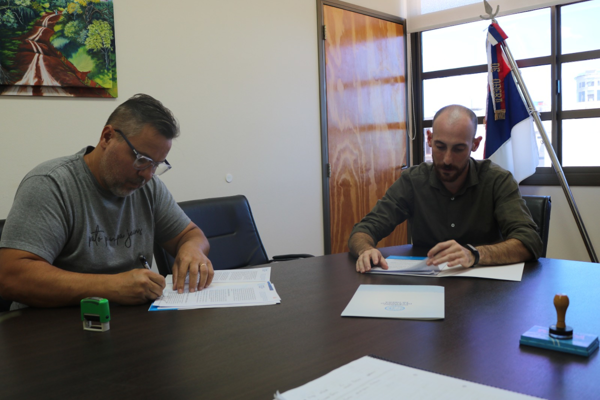 El municipio firmó un convenio para compactar chatarras y bienes municipales dados de baja